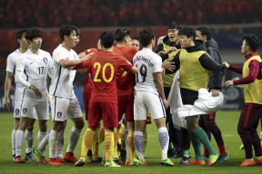 完美体育官网-关于国内足球赛场上演精彩对决，球员全力以赴的信息