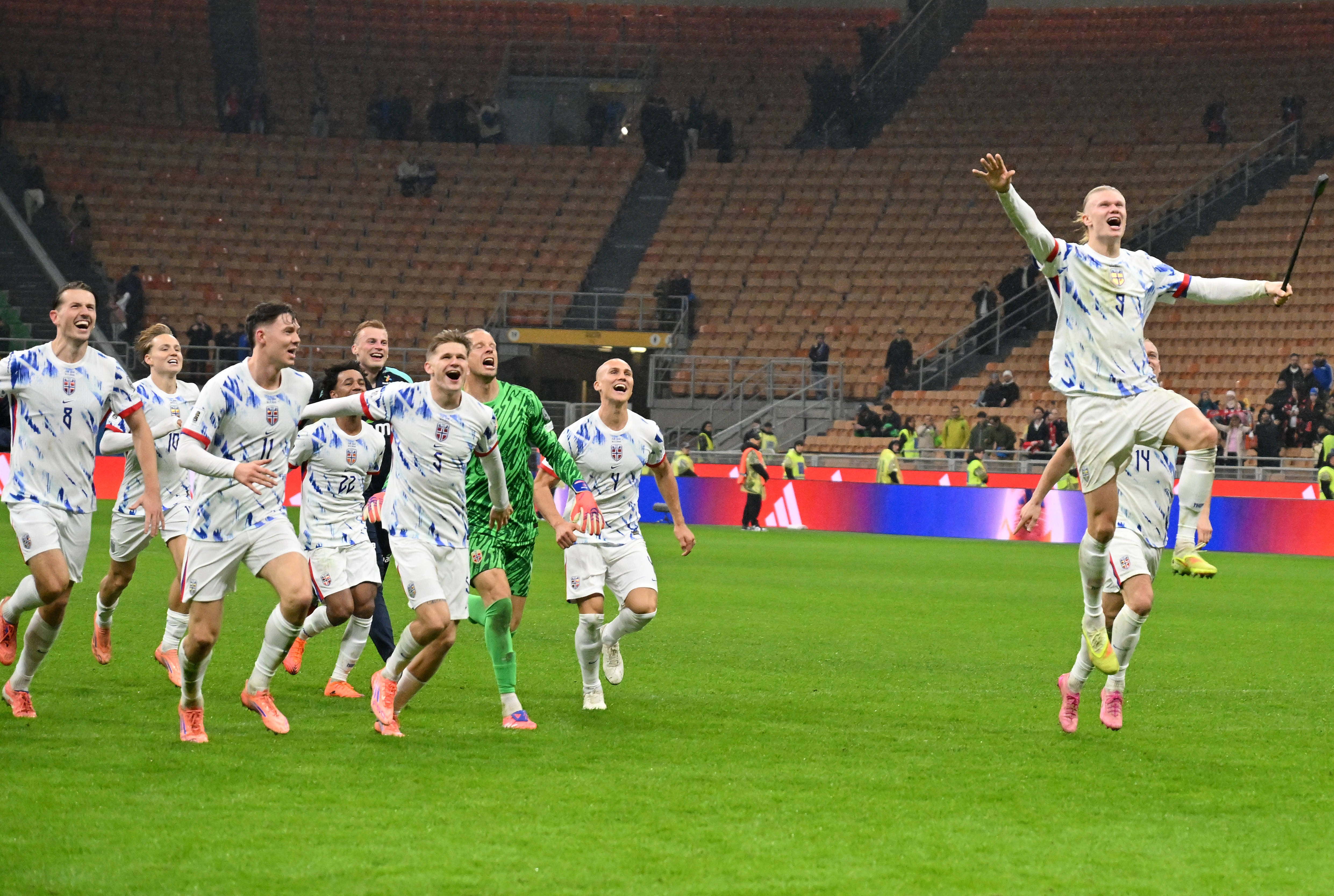 完美体育-包含意大利球队迎来胜利，晋级下一轮的词条  第1张