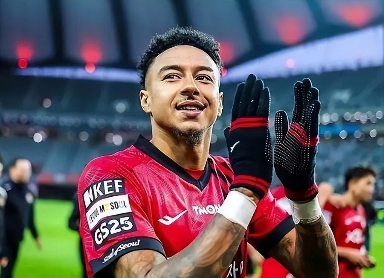 完美体育官网-某球员在亚冠赛事中表现出色,成为焦点人物的是谁  第1张