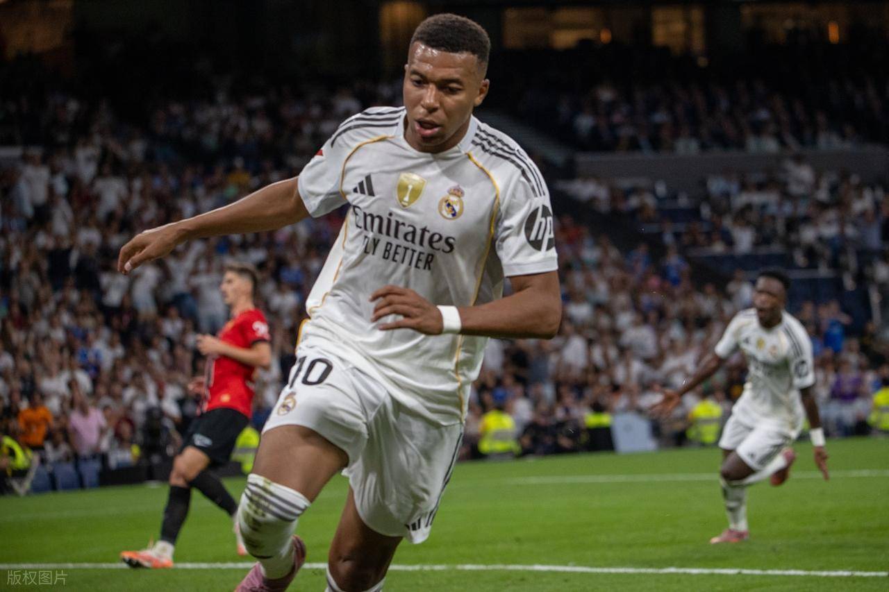 完美体育-皇马球星射门怪异，遭对手门将神勇扑出  第2张