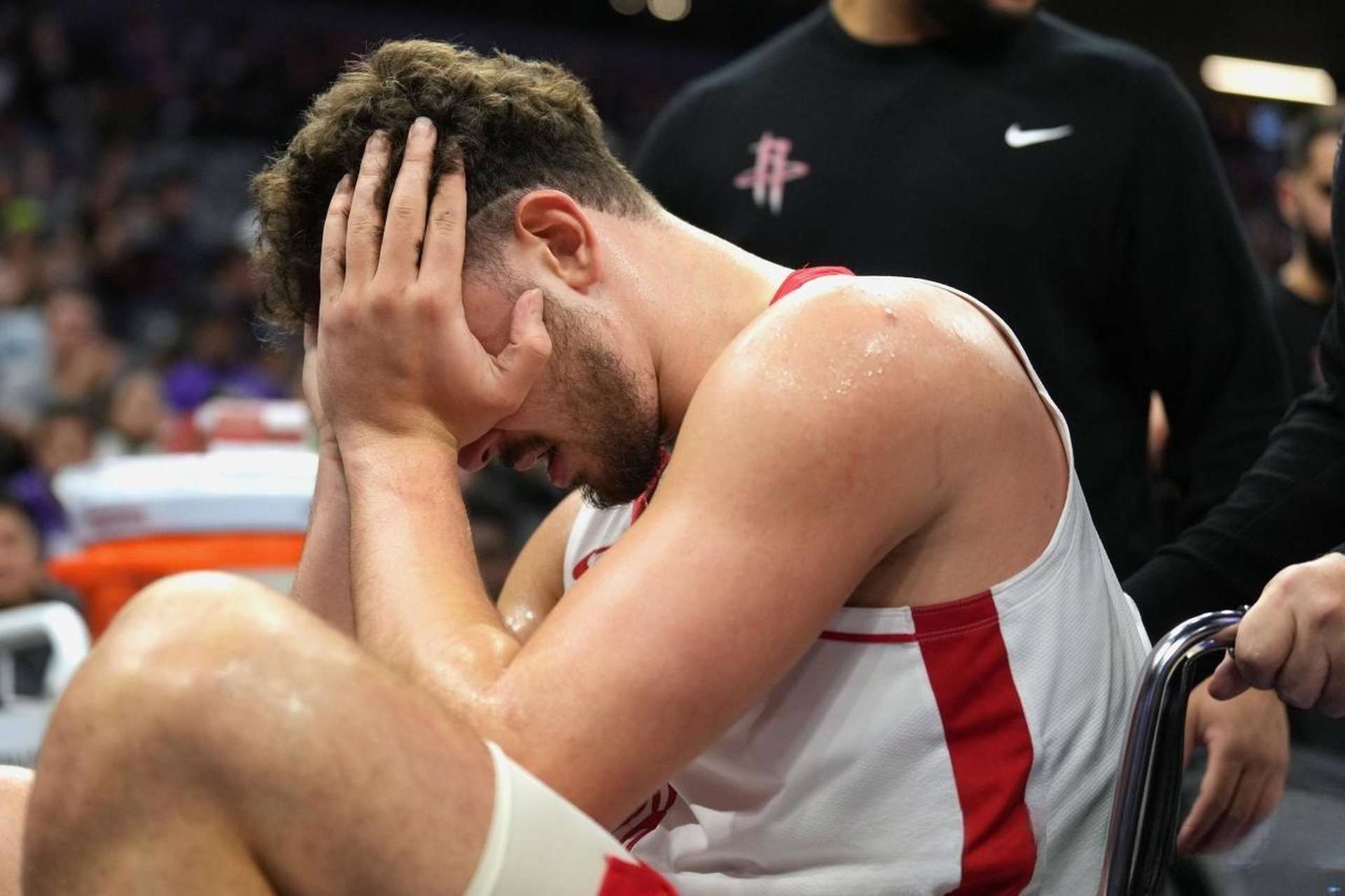 完美体育运营中心-关于球星受伤离场，球队状态下滑引发危机的信息  第2张