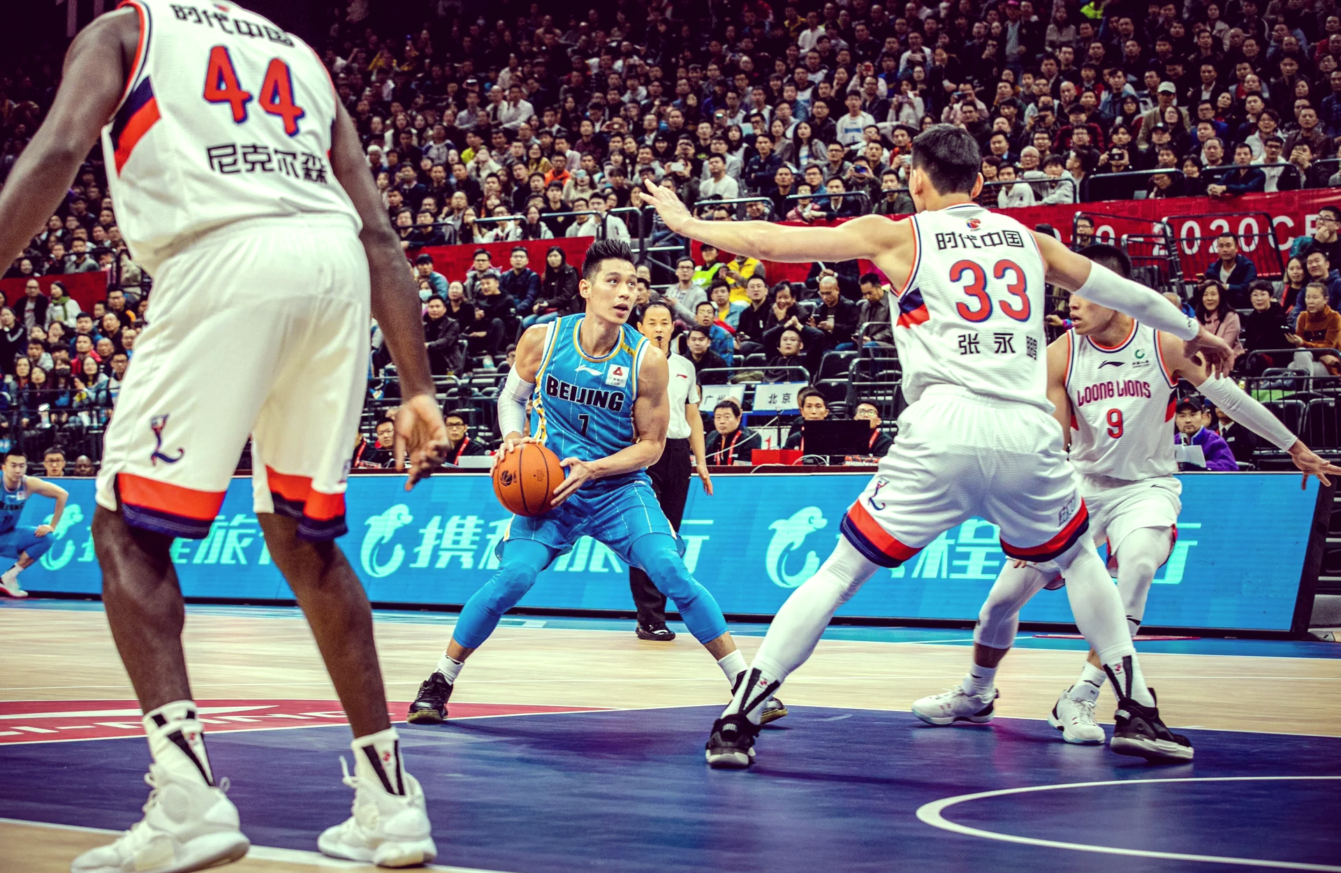 完美体育官网-实力派篮球比赛精彩纷呈，球员技术精湛的简单介绍  第1张